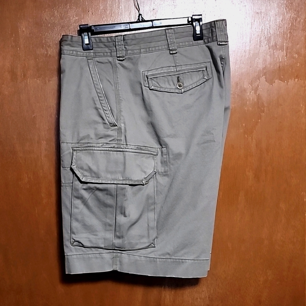 Polo by Ralph Lauren Men's Light Gray Cargo Shorts - Picture 2 of 6